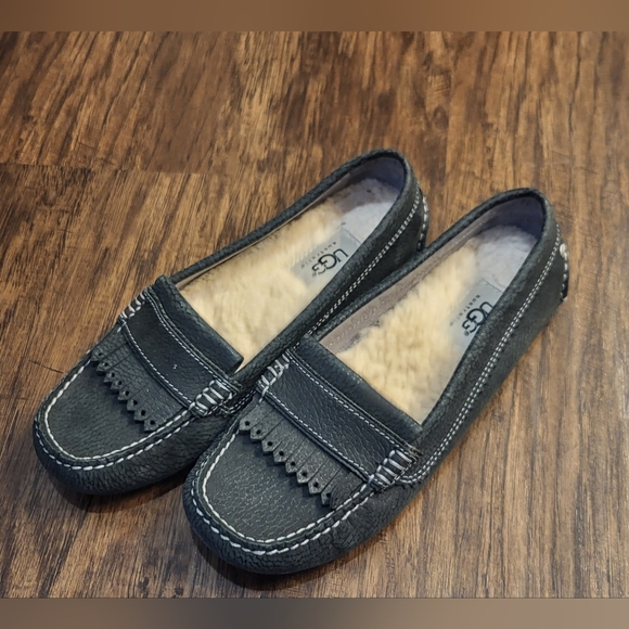 UGG Lona Sheepskin Slip on Loafers Size 6.5 - Picture 1 of 7